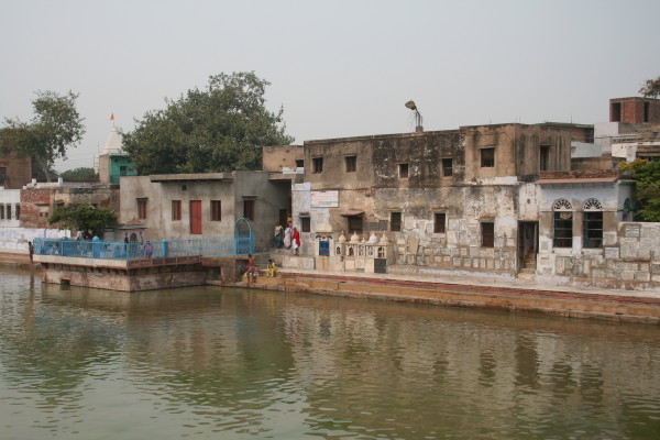 180rkmajahnavasittingplacegopinathmandir_1