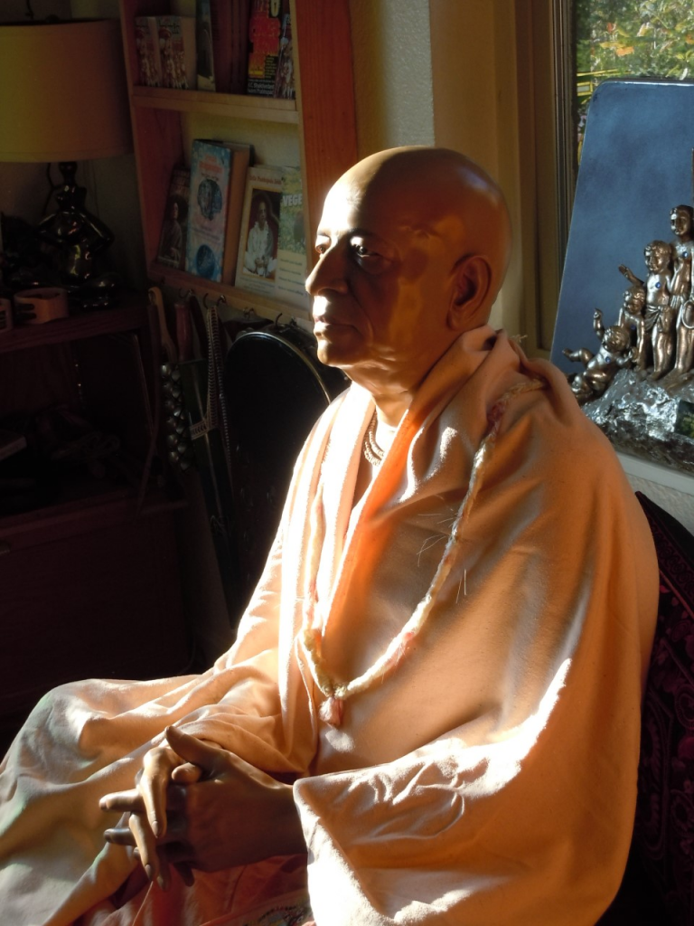 damaghosa  Prabhupada murti shot v nice - Copy - Copy - Copy.JPG
